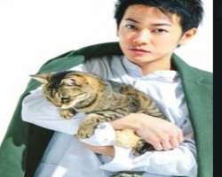 He is a cat lover and loves to play with them in his free time.